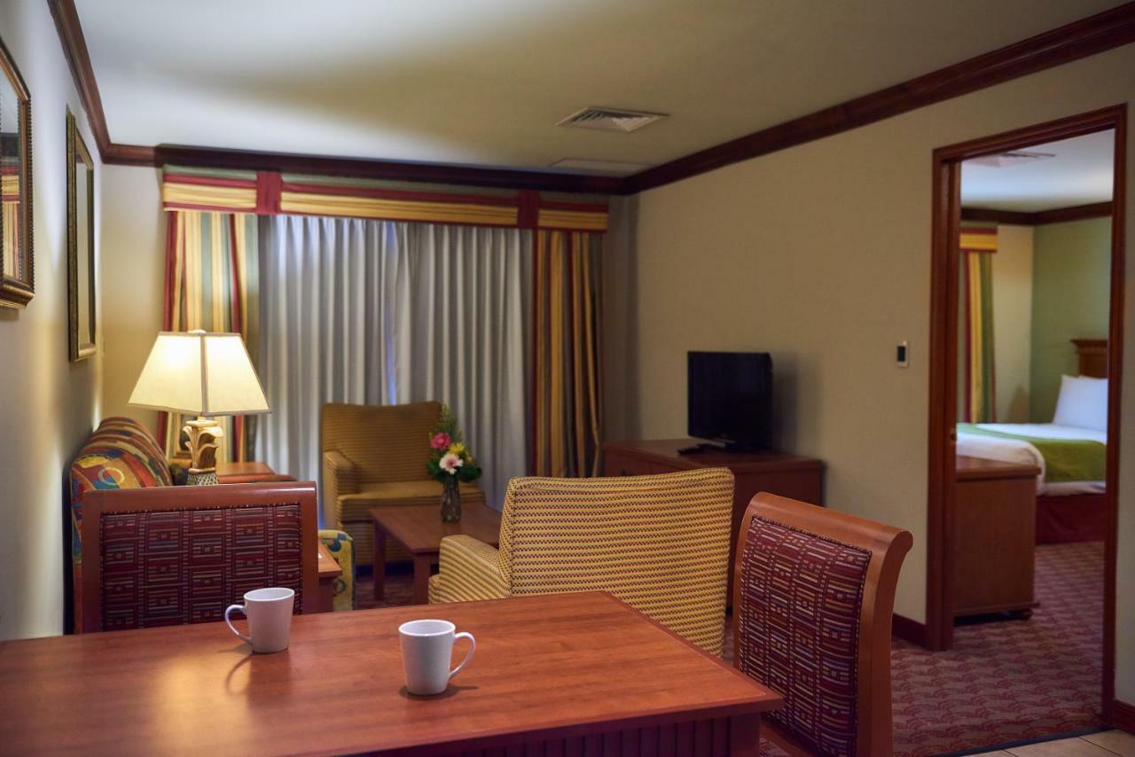Suites Las Palmas, Hotel & Apartments. Сан-Сальвадор Экстерьер фото